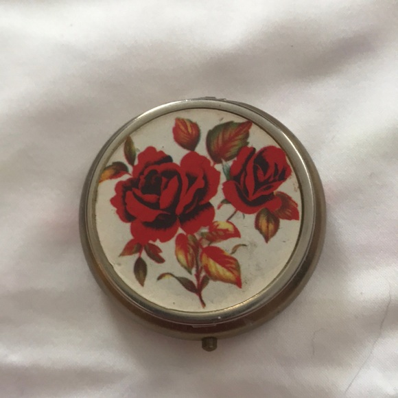 🌸NEW🌸 Vintage Pill Box - Picture 1 of 9
